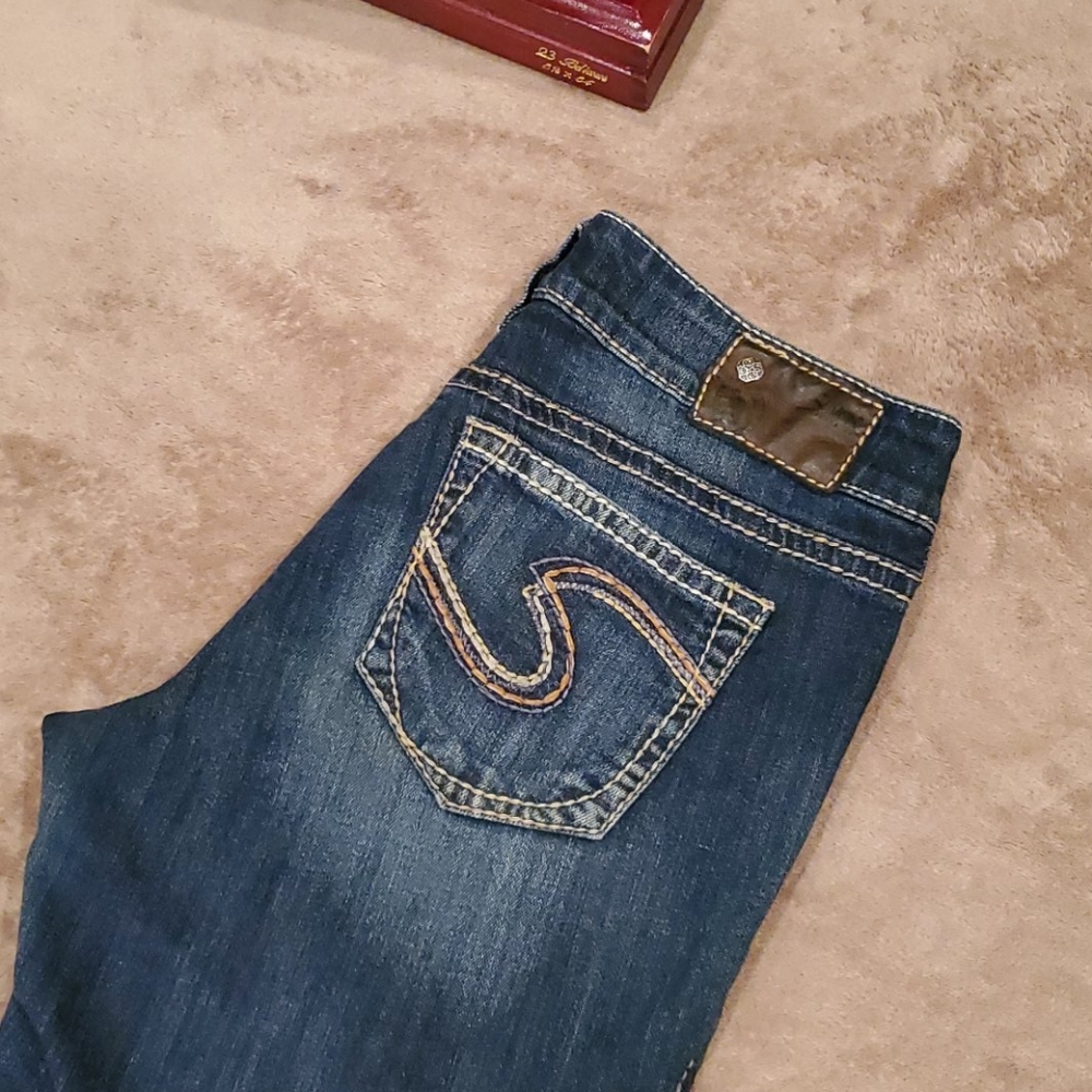 SILVER JEANS women's size 28 suki short, denim shorts